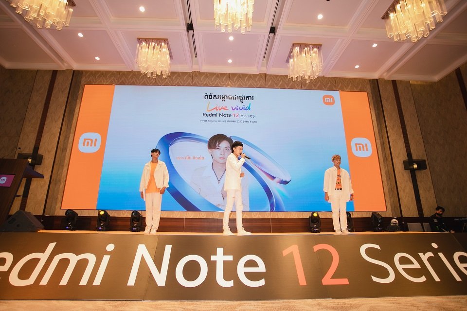 ក្រុមហ៊ុន Xiaomi បានសម្ភោធជាផ្លូវការនូវទូរសព្ទម៉ូដែលថ្មីត្រកូលRedmi 12 Series ដោយជោគជ័យដែលមានការចូលរួមដោយតារាល្បីៗ និង ភ្ញៀវកិត្តយសជាច្រើនកុះករ: