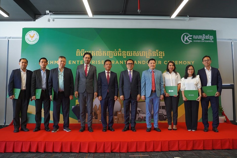សហគ្រិនខ្មែរផ្ដល់កញ្ចប់ជំនួយហិរញ្ញប្បទានដល់ធុរកិច្ចថ្មី និងសហគ្រាសធុនតូច និងមធ្យម