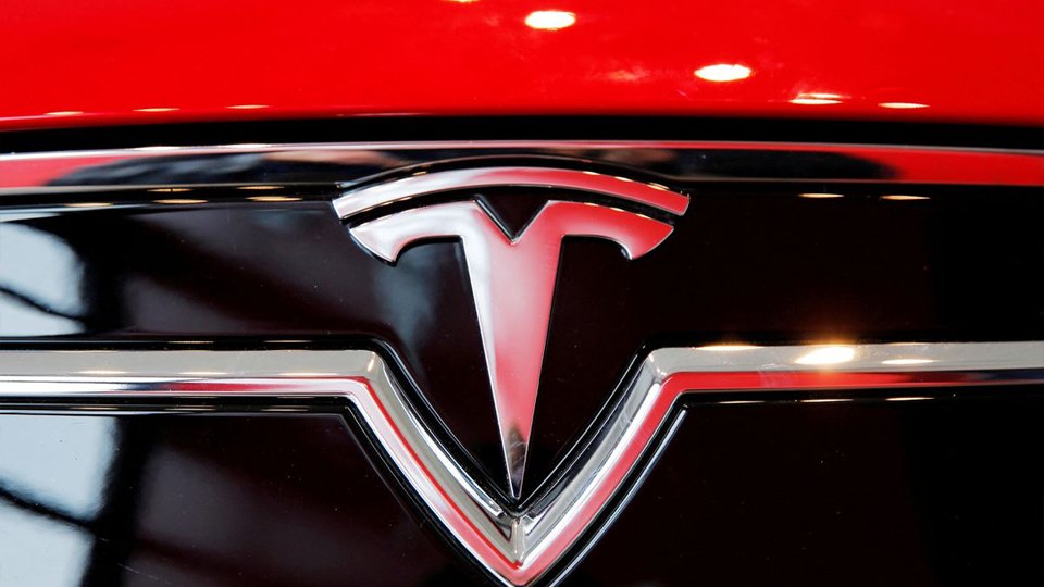 ម្ចាស់រថយន្តTesla នៅចិន ផ្ទុះការតវ៉ា ក្រោយក្រុមហ៊ុននេះបញ្ចុះតម្លៃរថយន្ត