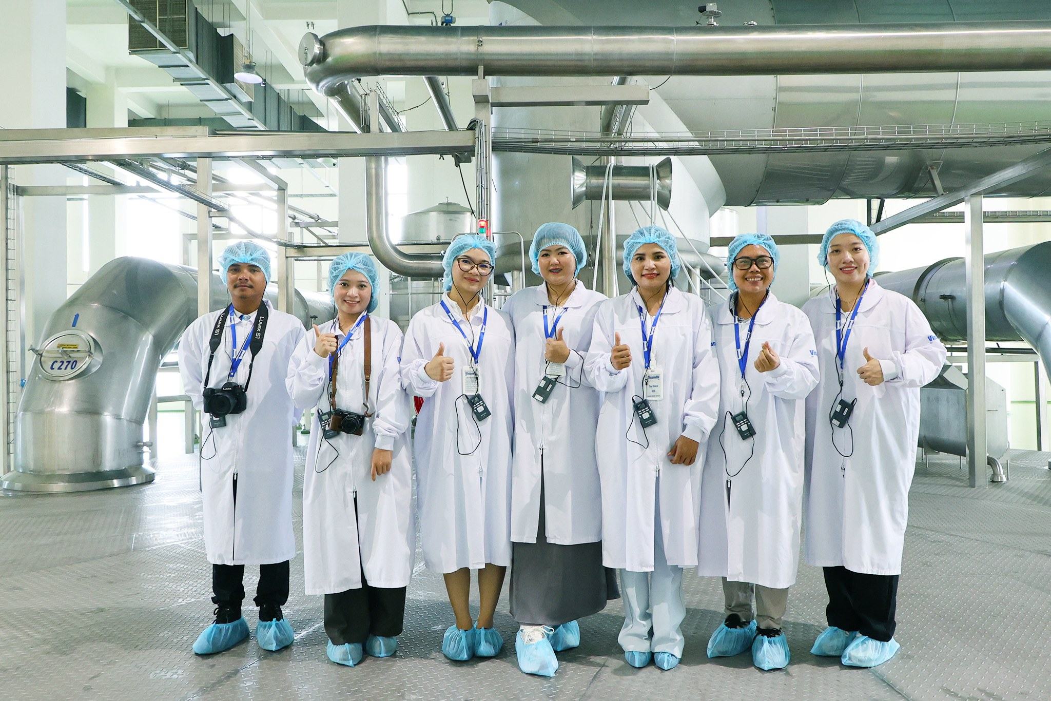 10_Cambodian-guests_Vinamilk-factory-visit