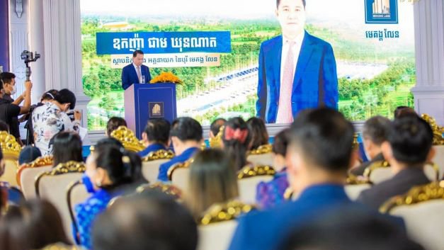 ឧកញ៉ា ជាម ឃុនណាត ស្ថាបនិក និងអគ្គនាយកបុរី មេគង្គលែន ក្នុងពិធីបើកសម្ពោធជាផ្លូវការគម្រោង «មេគង្គ ស៊ីធី» របស់បុរីមេគង្គលែន រាជធានីភ្នំពេញ, ថ្ងៃទី២៨ ខែវិច្ឆិកា ឆ្នាំ២០២