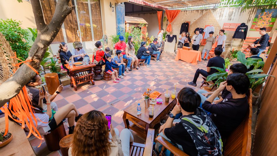 យុវជនខ្មែរងាកមកច្នៃបង្កើតសំលៀកបំពាក់«Street Wear»ជាម៉ាកក្នុងស្រុក