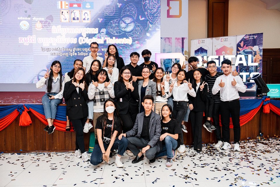 ក្រុមហ៊ុន Smart Axiata និង iDEN Agency ចូលរួមសហការគាំទ្រកម្មវិធីបញ្ញវន្តឌីជីថល ក្រោមការដឹកនាំរបស់ក្រសួងប្រៃសណីយ៍និងទូរគមនាគមន៍