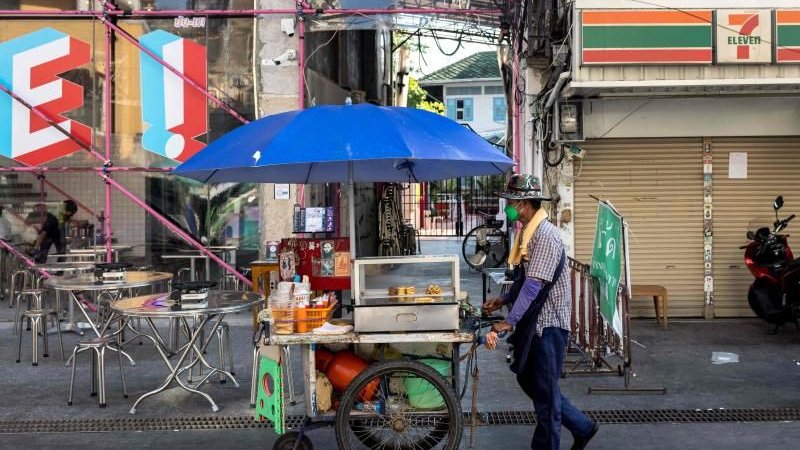លោកប្រាយុទ្ធថា សេដ្ឋកិច្ចថៃនឹងងើបឡើងមកដល់កម្រិតមុនកូវីដ១៩វិញនៅឆ្នាំក្រោយ