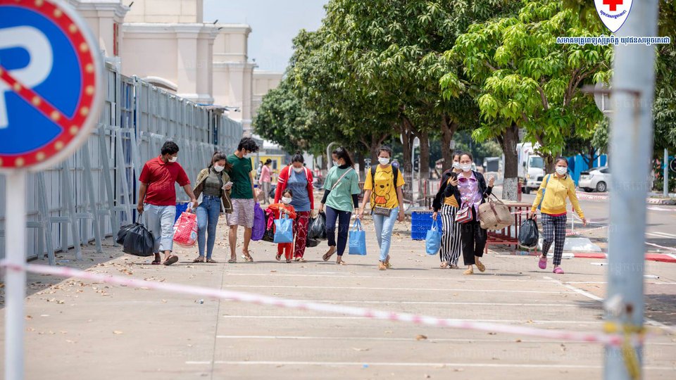 កម្ពុជា មាន អ្នកជា សះស្បើយ ថ្មី ពី ជំងឺ កូ វី ដ -១៩ ជិត ១ ពាន់ នាក់ ខណៈ អ្នក ឆ្លង ថ្មី ៤៤៦ នាក់