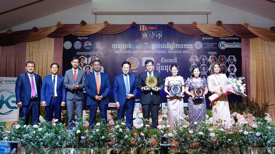 ទីបំផុត «ពានរង្វាន់សហគ្រិនថ្នាក់ជាតិ» រកឃើញម្ចាស់ជ័យលាភី ៤រូបប្រចាំឆ្នាំ២០២២ ហើយ