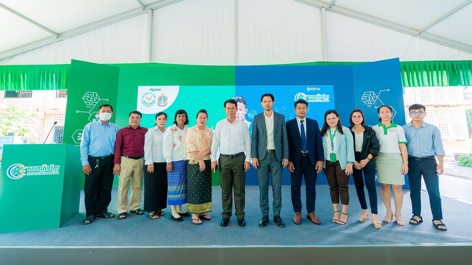 សហគ្រិនខ្មែ របើកយុទ្ធនាការបណ្តុះបណ្តាលសហគ្រិនភាពចល័តដំបូងបង្អស់ ដល់សិស្សានុសិស្សនៅតាមវិទ្យាល័យចំនួន ៥