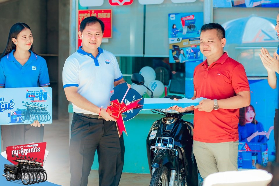 លី ហួរ វេរលុយយកម៉ូតូជូនអ្នកឈ្នះដោយផ្ទាល់!