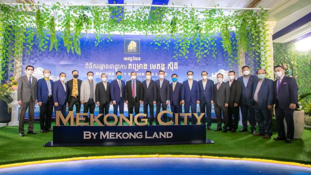 ឯកឧត្តម ឧត្តមសេនីយ៍ឯក ហ៊ុន ម៉ាណែត អគ្គមេបញ្ជាការរង នៃកងយោធពលខេមរភូមិន្ទ មេបញ្ជាការកងទ័ពជើងគោក អញ្ជើញបើកសម្ពោធជាផ្លូវការគម្រោង «មេគង្គ ស៊ីធី» របស់បុរីមេគង្គលែន រាជធានីភ្នំពេញ, ថ្ងៃទី២៨ ខែវិច្ឆិកា ឆ្នាំ២០២១