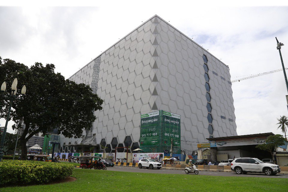 អគារផ្សារទំនើប​ Phnom Penh Mega Mall ដែលពីមុនគេស្គាល់ថា អគារផ្សារទំនើប Parkson គ្រោងបើកដំណើរការសាកល្បង​ នៅត្រីមាសទី ៣ ឆ្នាំ ២០២០