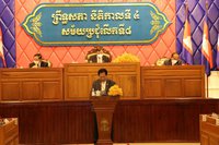 ឯកឧត្តមបណ្ឌិត ម៉ុង ឫទ្ធី ប្រធានគណ:កម្មការផែនការ វិនិយោគ កសិកម្ម ធនធានទឹក ឧតុនិយម អភិវឌ្ឍន៍ជនបទ និងបរិស្ថាន ក្នុងសម័យប្រជុំលើកទី៨ នីតិកាលទី៤ នៃព្រឹទ្ធសភា នៅថ្ងៃទី២០ ខែមេសា ឆ្នាំ២០២២