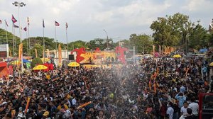 ភ្ញៀវទេសចរក្នុងពិធីបុណ្យចូលឆ្នាំថ្មីប្រពៃណីជាតិខ្មែរ ថ្ងៃទី១៤ ខែមេសា ឆ្នាំ២០២២នៅខេត្តបាត់ដំបង  រូបភាព៖ មន្ទីរទេសចរខេត្តបាត់ដំបង