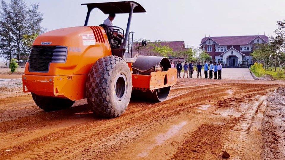 ឆ្នេរកែវផុស