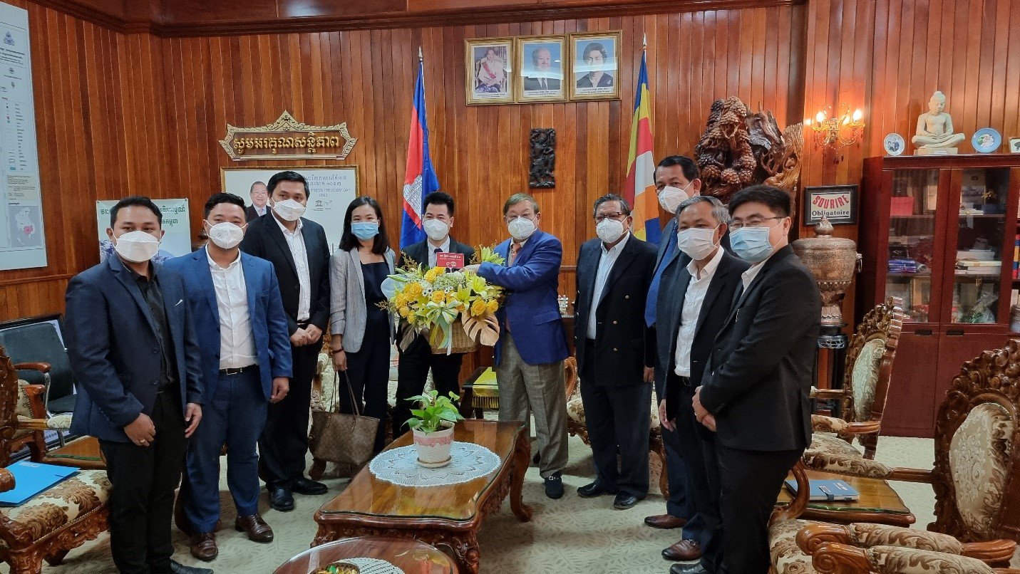 កម្មវិធីប្រគល់ពានរង្វាន់លើកទឹកចិត្តចំពោះអ្នកសារព័ត៌មាន៥សម័យកាល