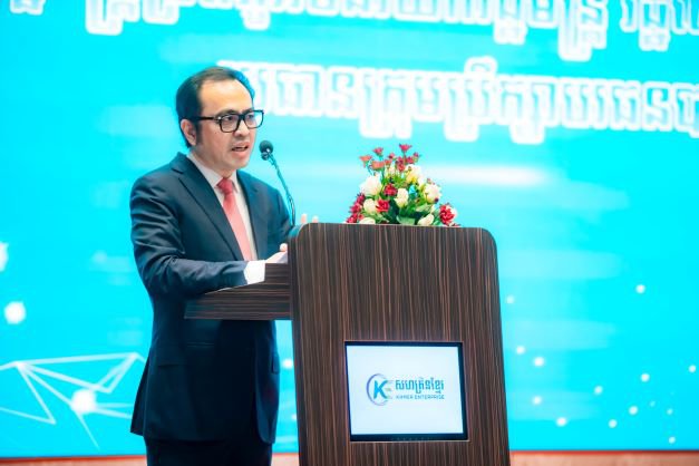 ឯកឧត្តម វង្សី វិស្សុត រដ្ឋមន្រ្តីប្រតិភូអមនាយករដ្ឋមន្រ្តី រដ្ឋលេខាធិការប្រចាំការក្រសួងសេដ្ឋកិច្ចនិងហិរញ្ញវត្ថុ និងជាប្រធានក្រុមប្រឹក្សា បរធនបាលនៃមូលនិធិអភិវឌ្ឍន៍សហគ្រិនភាព។