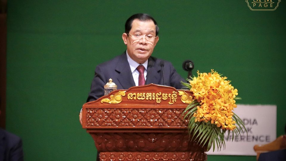 សម្តេចតេជោ ហ៊ុន សែន ប្រាប់ឲ្យពលរដ្ឋនៅឃុំព្រះដាក់រក្សាភាពស្ងប់ស្ងាត់ ក្រោយមានការតវ៉ាប្រឆាំងនឹងការរុះរើលំនៅដ្ឋាន