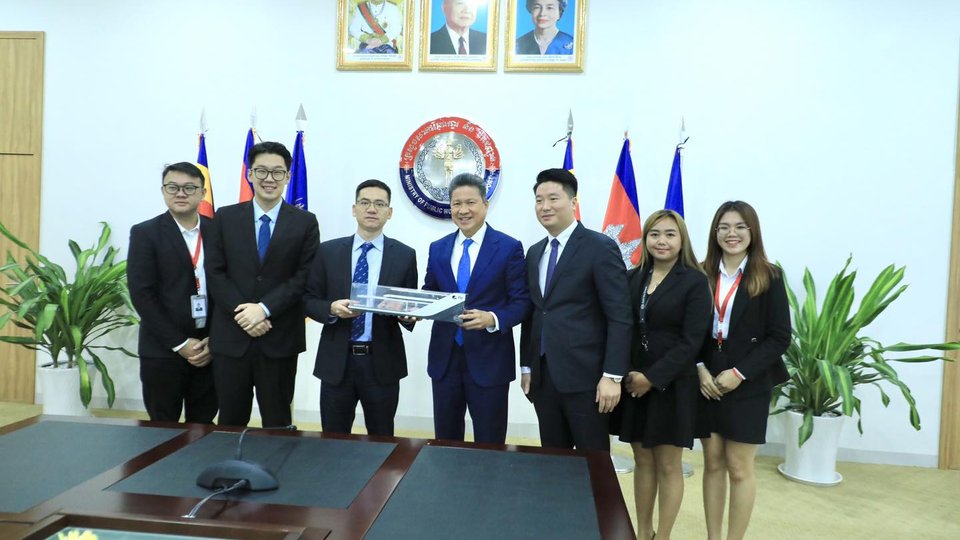 ក្រុមហ៊ុន BYD Auto Industry បណ្ដាក់ទុនវិនិយោគការដំឡើងស្ថានីយបញ្ចូលថាមពលយានយន្តអគ្គិសនីប្រមាណ ២០០ទីតាំងនៅទូទាំងប្រទេសកម្ពុជាត្រឹមឆ្នាំ២០២៣