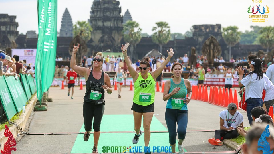 ទេសចរជាង៧ពាន់នាក់មកពី៦៩ប្រទេសចូលរួមរត់ពាក់កណ្ដាលម៉ារ៉ាតុននៅអង្គរ