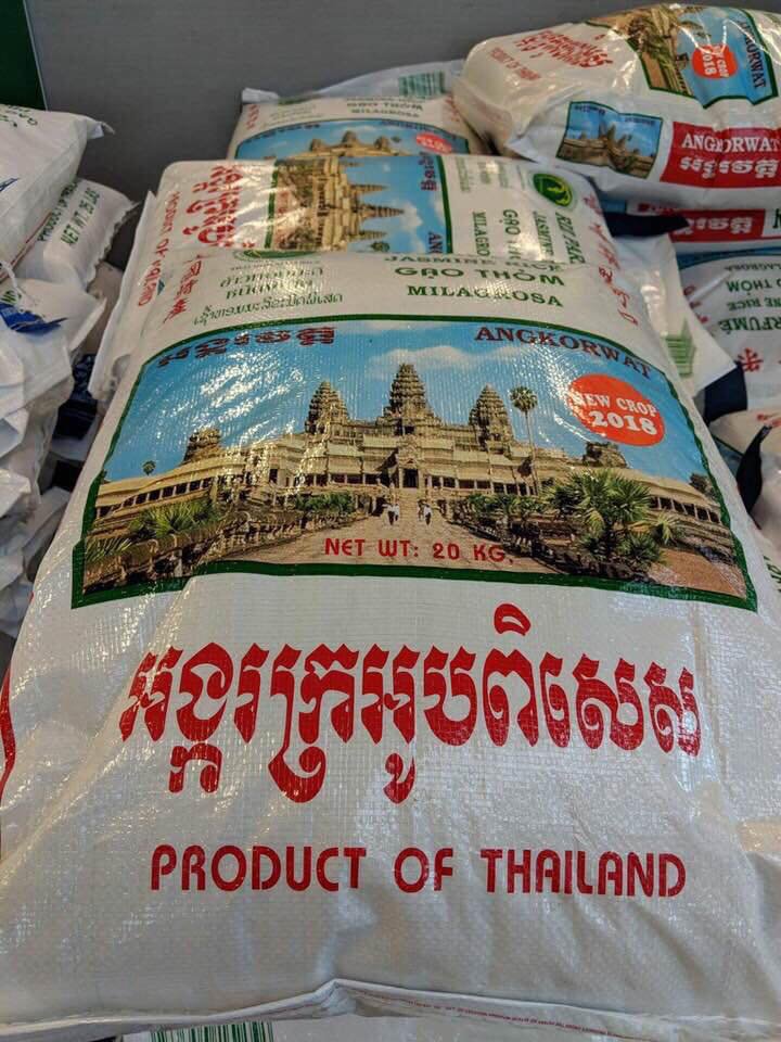 បាវអង្កររបស់ថៃដែលមានដាក់រូបប្រាសាទអង្គរវត្ត និងអក្សរខ្មែរ