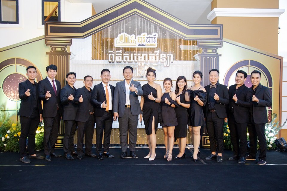 អគ្គនាយកបុរី ជា រី បើកសម្ពោធវីឡាផ្ទាល់ខ្លួនក្នុងគម្រោង!
