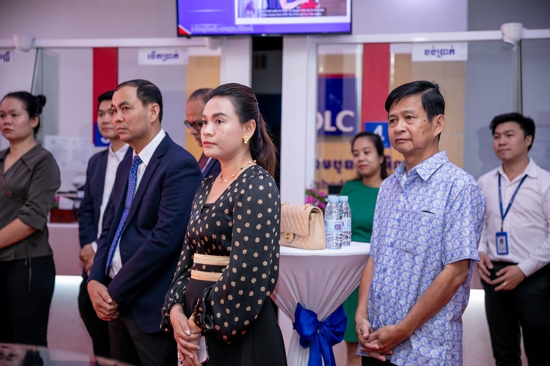 ពលរដ្ឋរស់នៅក្នុងទីក្រុងរណបសិរីមង្គល ទទួលបានសម្ភារការពារខ្លួនពីជំងឺកូវី-១៩