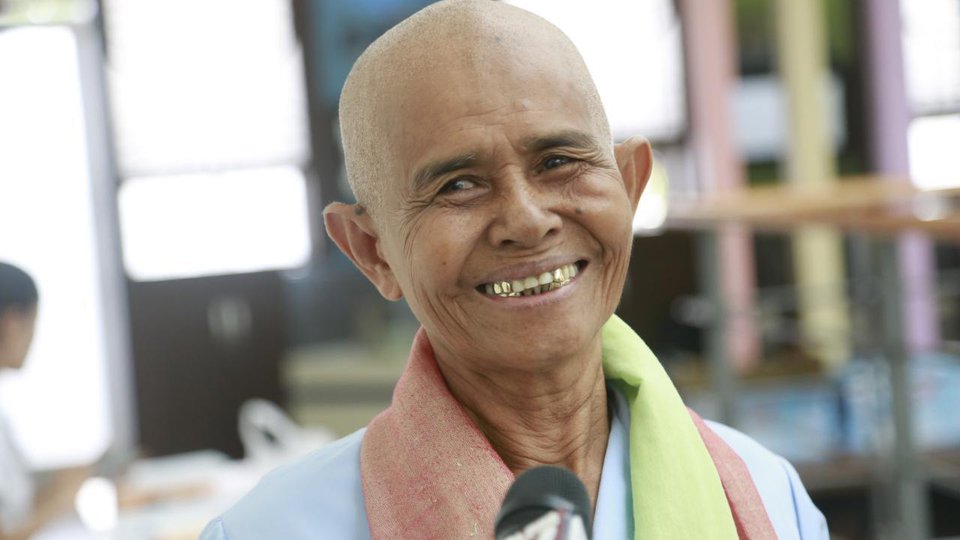 លោកយាយ ទាវ ឆាត