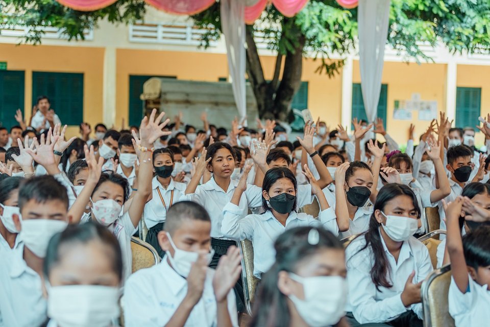 លោក អ៊ុក វីឡា នាយកផ្នែកធនធានមនុស្ស និងជាតំណាងក្រុមហ៊ុន ប៉េង ហួត គ្រុប បានមានប្រសាសន៍ថា៖ «ពិការភាពមិនមែនជាឧបសគ្គរារាំងដល់ភាពជោគជ័យរបស់មនុស្សម្នាក់ៗទេ គឺយើងខ្លួនឯងទេដែរជាអ្នកកំណត់អនាគត និងភាពជោគជ័យរបស់ខ្លួន។ លោកបានលើកឧទាហរណ៍បញ្ជាក់ពីបុគ្គលពិការភាពដែលទទួលបាន
