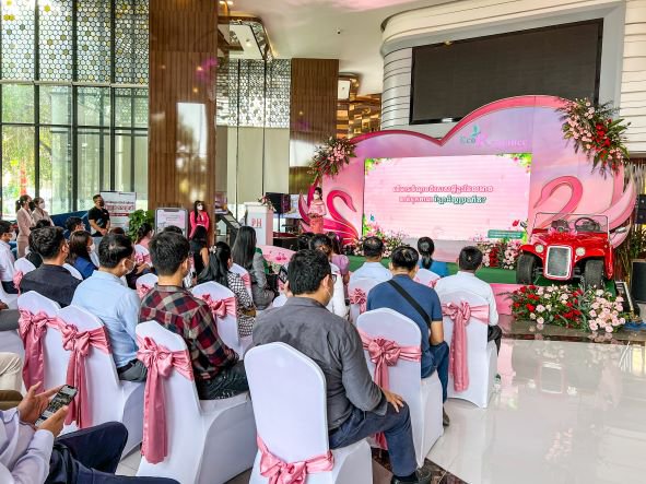 ការបើកលក់ជាផ្លូវការ វីឡាទោលបែបអភិជន ឃីង ម៉ាជេស្ទីក​ នៃគម្រោង ដឹស្តា ផ្លាទីនីម អេកូរ៉ូមែនស៍ បញ្ចុះតម្លៃ 9% និងផ្ដល់ជូនឡានអាគុយដ៏ទំនើបភ្លាមៗ