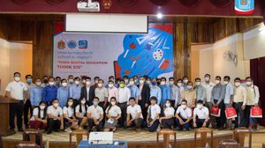 កម្មវិធី SIS Cambodia ដែលបង្កើតឡើងដោយក្រសួងប្រៃសណីយ៍ និងក្រសួងអប់រំ ដោយសហការជាមួយក្រុមហ៊ុន មិត្តហ្វូន ឥឡូវនេះ បានដាក់ពង្រាយនៅតាមសាលារៀននៅខេត្តកំពត។