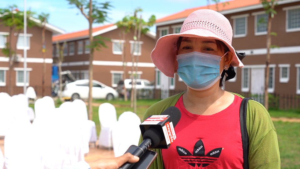 ពលរដ្ឋរស់នៅក្នុងទីក្រុងរណបសិរីមង្គល ទទួលបានសម្ភារការពារខ្លួនពីជំងឺកូវី-១៩