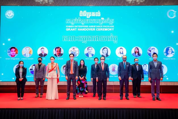 សហគ្រិនខ្មែរ (KE) រៀបចំកម្មវិធីប្រគល់កញ្ចប់ជំនួយហិរញ្ញប្បទានគាំទ្រដល់សហគ្រាសធុនតូចនិងមធ្យម និងធុរកិច្ចថ្មី ចំនួន ៤៩ ក្នុងចំណោម សំណើរសរុប ចំនួន ៣៦១ មកពី ២០ រាជធានីខេត្ត។