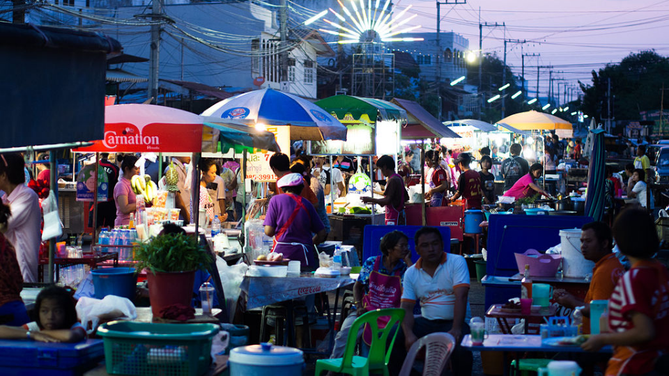 អាជ្ញាធរថៃ បន្តវិធានការក្ដៅ បោសសម្អាតអាជីវកម្មលក់ដូរតាមចិញ្ចើមផ្លូវ ក្នុងទីក្រុងបាងកក