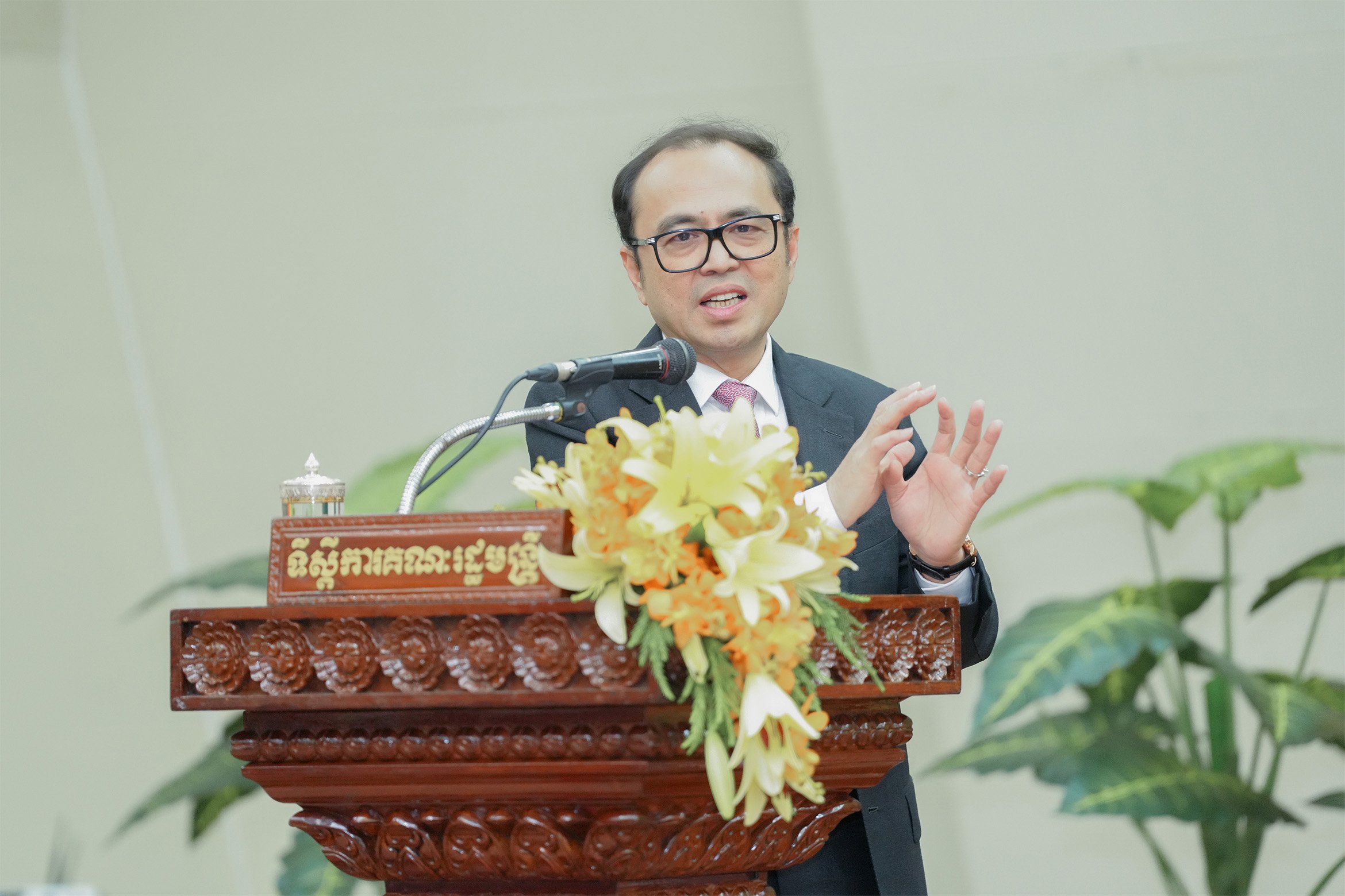 ឧបនាយករដ្ឋមន្ត្រីប្រចាំការ វង្សី វិស្សុត