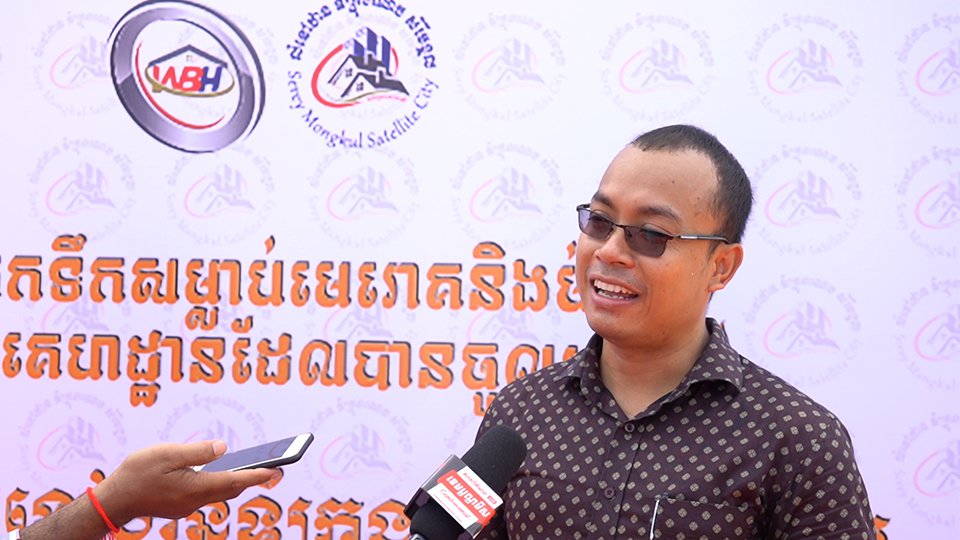 ពលរដ្ឋរស់នៅក្នុងទីក្រុងរណបសិរីមង្គល ទទួលបានសម្ភារការពារខ្លួនពីជំងឺកូវី-១៩
