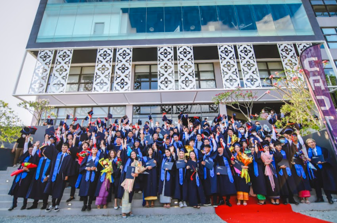 ពិធីប្រគល់សញ្ញាបត្របរិញ្ញាបត្រជូននិស្សិតជំនាន់ទី៣ និងទី៤ ក្នុងឆ្នាំបញ្ចប់ការសិក្សា ២០២០ និង ២០២១ នៃបណ្ឌិត្យសភាបច្ចេកវិទ្យាឌីជីថលកម្ពុជា (CADT) ។