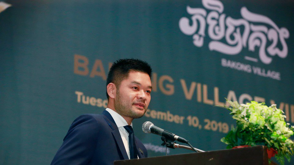 លោក លោក ថូនី សុជាតិ សក្តិ ស៊ុនលី ប្រធានគ្រប់គ្រងគម្រោង លំនៅដ្ឋាន ភូមិបាគង ក្នុងខេត្តសៀមរាប