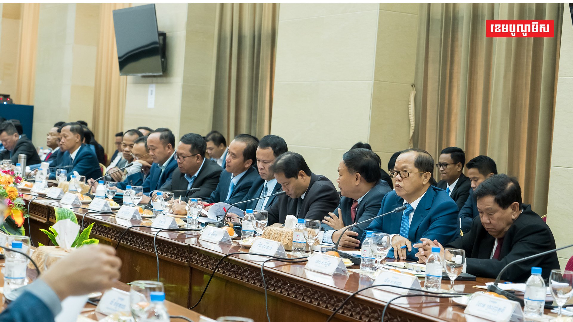ឯកឧត្តម វង្សី វិស្សុត ឧបនាយករដ្ឋមន្រ្តីប្រចាំការ ដឹកនាំកិច្ចប្រជុំក្រុមប្រឹក្សាអ្នកច្បាប់ ដើម្បីជំរុញការអនុវត្តច្បាប់ឲ្យកាន់តែមានប្រសិទ្ធភាពខ្ពស់
