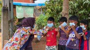រាជរដ្ឋាភិបាលឲ្យត្រៀមរោងចក្រផលិតមី និងទឹកសុទ្ធសម្រាប់ជួយពលរដ្ឋ(រូបភាព ផេក សម្តេចតេជោ)