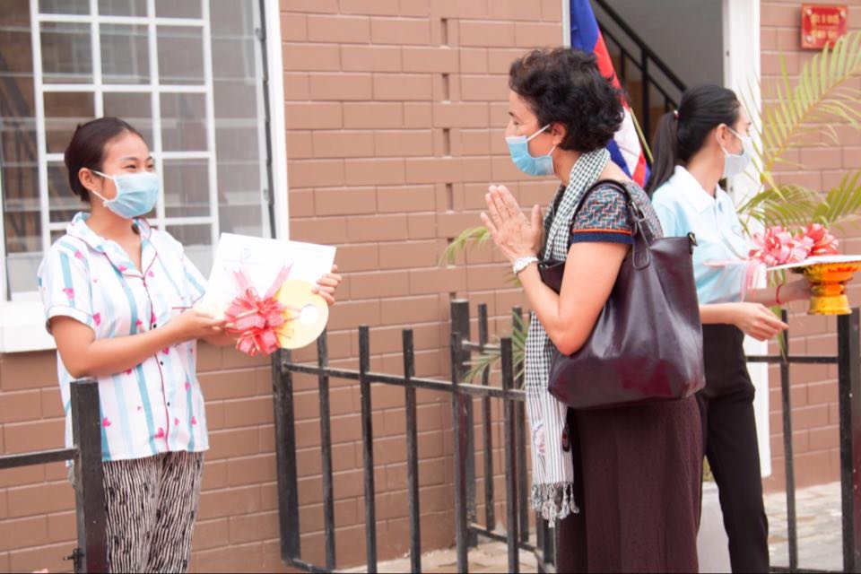 ការប្រគល់លំនៅឋានសាធារណៈតម្លៃសមរម្យដល់អតិថិជន