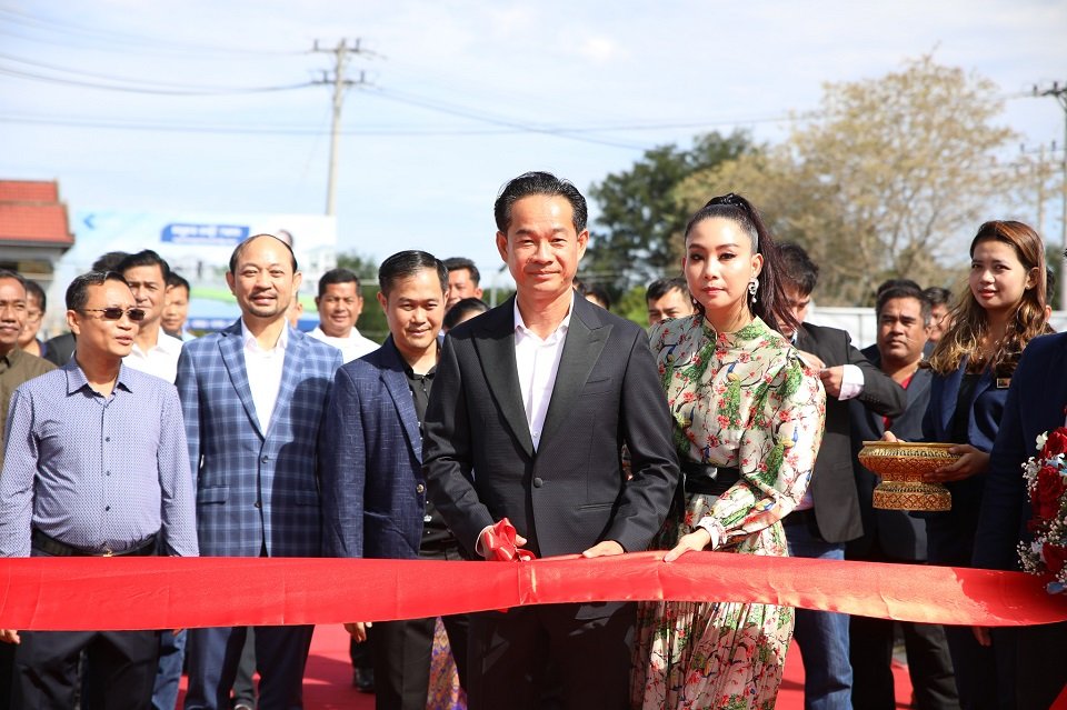 ព្រីមៀរ៍ ផាក បើកសម្ពោធគម្រោងទី ២ និងបើកដំណើរការ ផ្លូវបេតុងមេទំហំ ២២ ម៉ែត្រភ្ជាប់ពីផ្លូវជាតិ ៦ អា ទៅផ្លូវ ៧ មករា