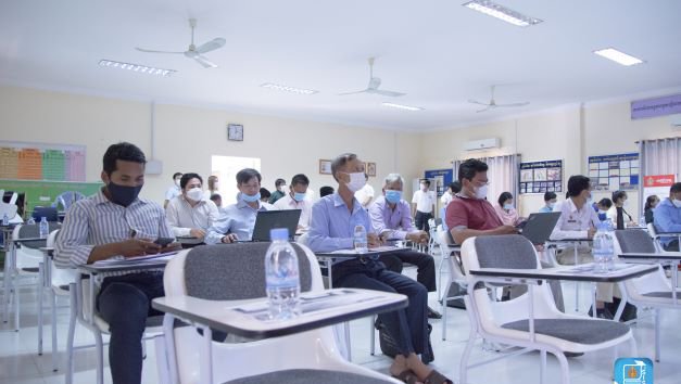 កិច្ចប្រជុំមួយ នៅវិទ្យាល័យ ហ៊ុន សែន សេរីភាព ក្រុងតាខ្មៅ