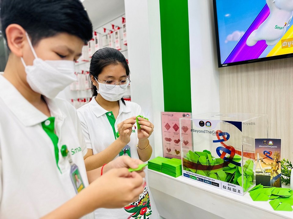 ក្រុមហ៊ុន Smart Axiata បន្តគាំទ្រវិស័យកីឡាកម្ពុជាតាមរយៈយុទ្ធនាការ #BeyondTheGames ជាមួយនឹងការបត់បេះដូងច្រើនបំផុតលើពិភពលោក