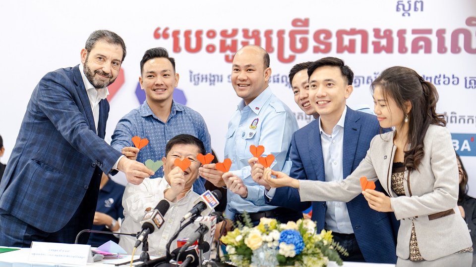 ក្រុមហ៊ុន Smart Axiata បន្តគាំទ្រវិស័យកីឡាកម្ពុជាតាមរយៈយុទ្ធនាការ #BeyondTheGames ជាមួយនឹងការបត់បេះដូងច្រើនបំផុតលើពិភពលោក
