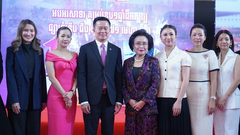 ផ្សារទំនើបខ្នាតយក្សបង្កើតដោយខ្មែរ ជីប ម៉ុង ២៧១ មេហ្គា ម៉ល កំពុងប្រមូលផ្ដុំដោយហាងម៉ាកល្បីទាំងជាតិ និងអន្តរជាតិ ក្រោយឈរជើងបាន១ឆ្នាំ