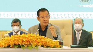 កម្ពុជាសម្រេចជ្រើសរើសចិន ជាបង្អែកយុទ្ធសាស្ត្រផ្គង់ផ្គង់វ៉ាក់សាំងកូវីដ-១៩ នៅ​ក្នុង​ឱកាស​​ប្រកាស​បើក​យុទ្ធនាការ​ចាក់​វ៉ាក់សាំង​ជូន​ដល់​កុមារ និង​យុវវ័យ​អាយុ​ពី ១២​ឆ្នាំ ដល់ ក្រោម​១៨​ឆ្នាំ នៅ​វិមាន​សន្ដិភាព កាលពី​ថ្ងៃ​ទី ០១ ខែសីហា ឆ្នាំ​២០២១