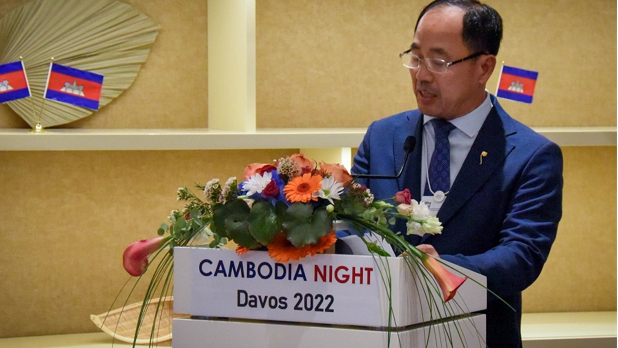 អ្នកឧកញ៉ា សៀ ឫទ្ធីប្រាប់ទៅកាន់អ្នកចូលរួមក្នុងវេទិកាសេដ្ឋកិច្ចពិភពលោកថា «កម្ពុជា គឺជាប្រទេសដ៏ល្អសម្រាប់ការវិនិយោគ និងធុរកិច្ច»