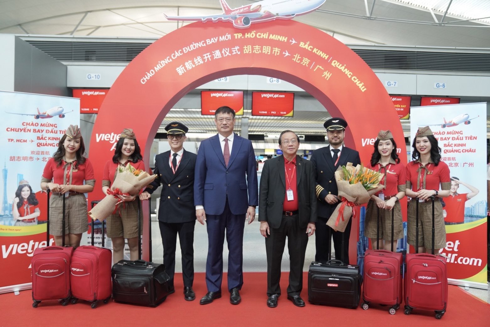 Consul_General_of_China_in_Ho_Chi_Minh_City_Wei_Huaxiang_blue_suit