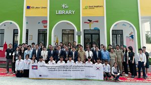 ធនាគារ KB Kookmin Bank ប្រគល់អគារបណ្ណាល័យមួយខ្នងជូន សាលាបឋមសិក្សានិងអនុវិទ្យាល័យ ដំណាក់អំពិល