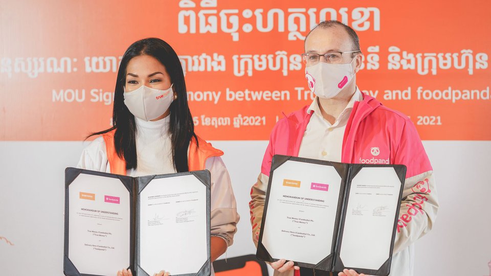 អនុស្សារណៈនៃការយោគយល់ (MoU) ដែលធ្វើឡើងនៅការិយាល័យកណ្តាលរបស់ក្រុមហ៊ុន ទ្រូម៉ាន់នី ក្រុមហ៊ុនដឹកជញ្ជូនអាហារ foodpanda នៅថ្ងៃទី២៥ ខែតុលា ឆ្នាំ២០២១