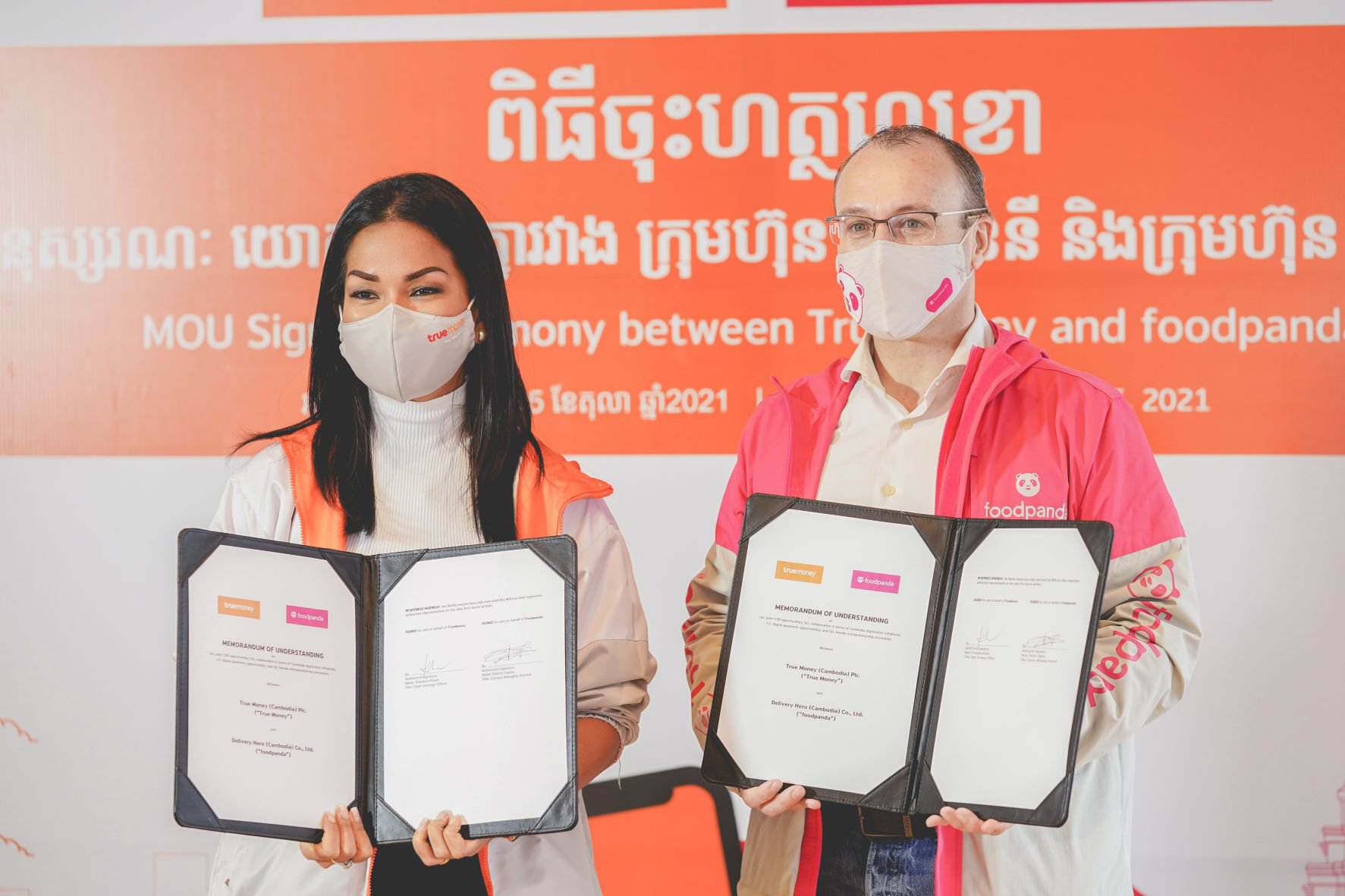 អនុស្សារណៈនៃការយោគយល់ (MoU) ដែលធ្វើឡើងនៅការិយាល័យកណ្តាលរបស់ក្រុមហ៊ុន ទ្រូម៉ាន់នី ក្រុមហ៊ុនដឹកជញ្ជូនអាហារ foodpanda នៅថ្ងៃទី២៥ ខែតុលា ឆ្នាំ២០២១
